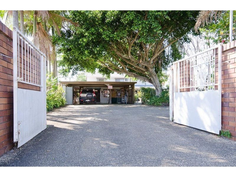 35 Bermuda Street, Broadbeach Waters QLD 4218