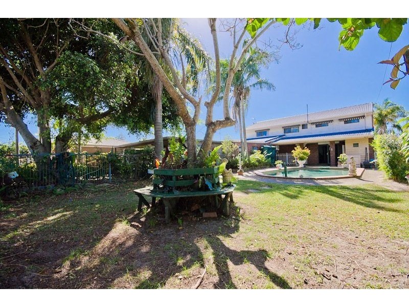35 Bermuda Street, Broadbeach Waters QLD 4218