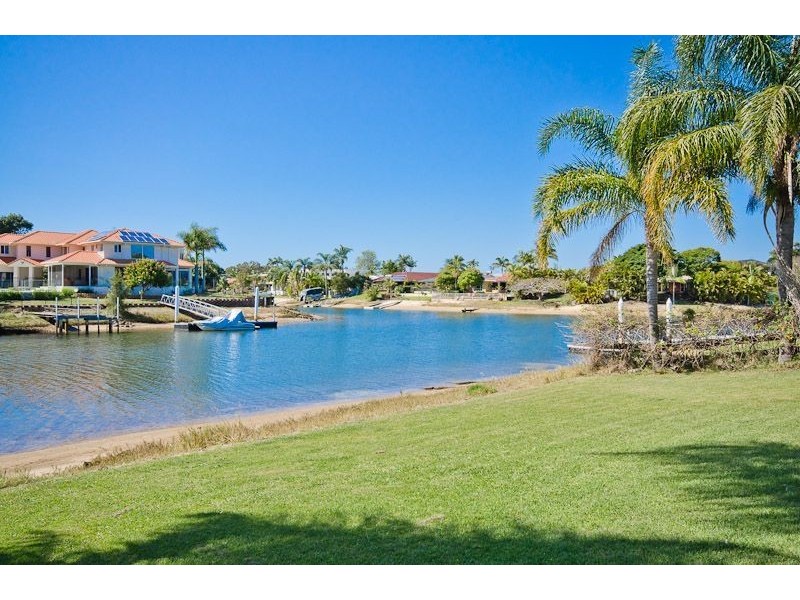 35 Bermuda Street, Broadbeach Waters QLD 4218