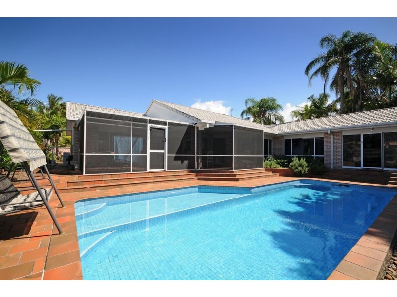 95 Santa Cruz Boulevard, Clear Island Waters QLD 4226