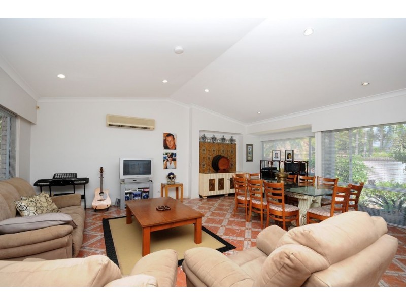 95 Santa Cruz Boulevard, Clear Island Waters QLD 4226