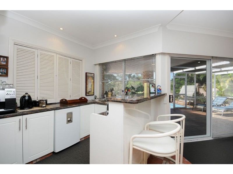 95 Santa Cruz Boulevard, Clear Island Waters QLD 4226