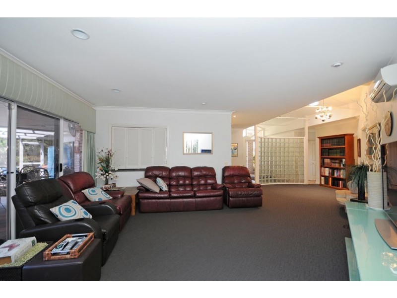 95 Santa Cruz Boulevard, Clear Island Waters QLD 4226