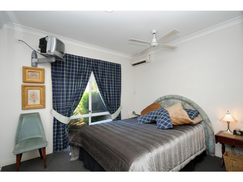 95 Santa Cruz Boulevard, Clear Island Waters QLD 4226