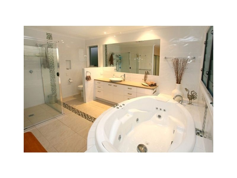 12 Port Peyra Crescent, Varsity Lakes QLD 4227