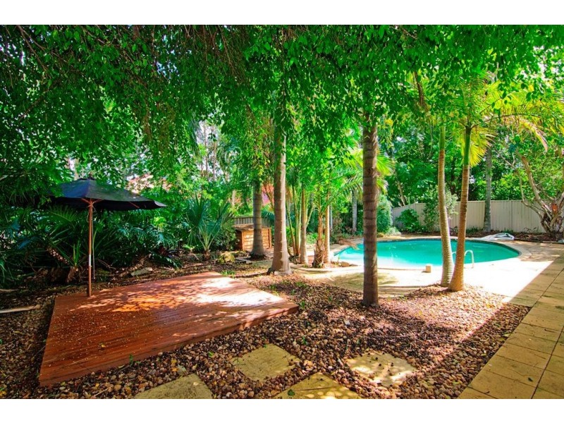 5 Sigatoka Place, Clear Island Waters QLD 4226