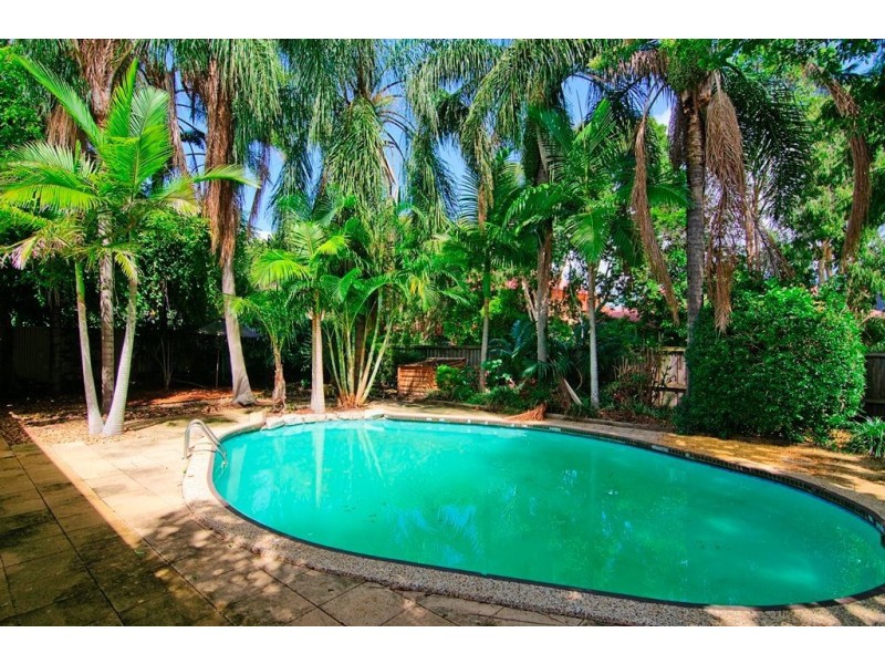 5 Sigatoka Place, Clear Island Waters QLD 4226
