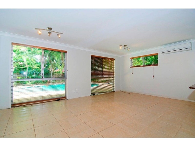 5 Sigatoka Place, Clear Island Waters QLD 4226