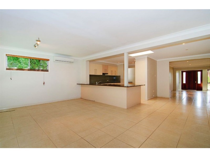 5 Sigatoka Place, Clear Island Waters QLD 4226