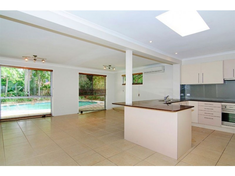 5 Sigatoka Place, Clear Island Waters QLD 4226