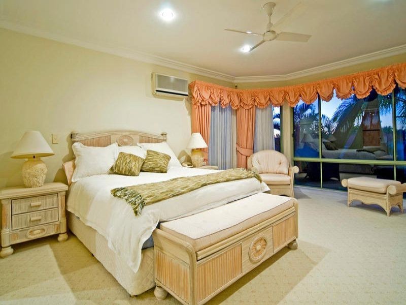 10 Folkstone Place, Runaway Bay QLD 4216
