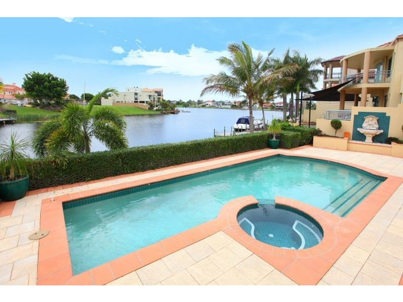 35 Istana View, Clear Island Waters QLD 4226