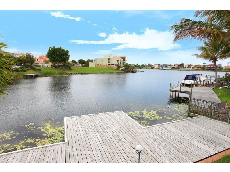 35 Istana View, Clear Island Waters QLD 4226