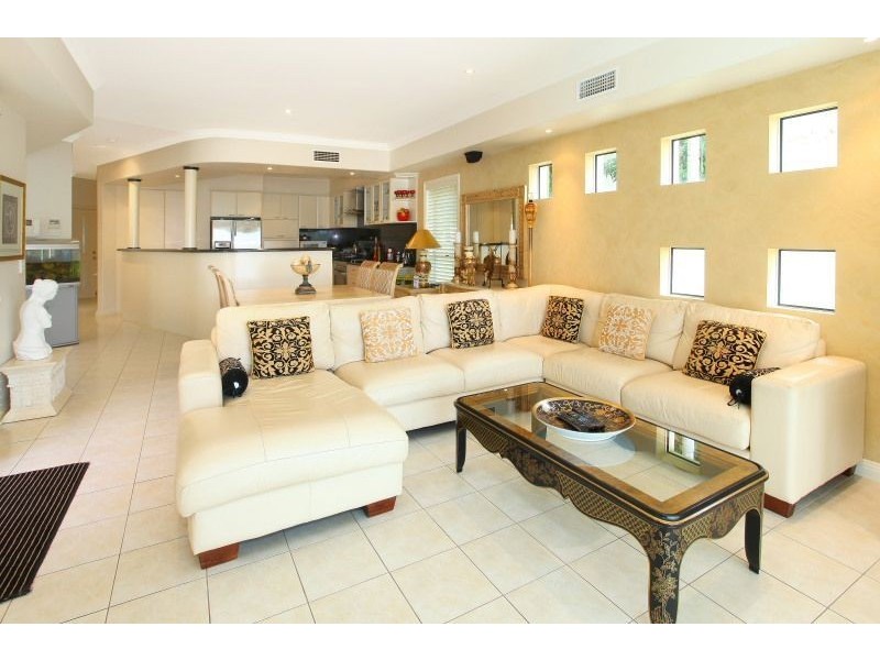 35 Istana View, Clear Island Waters QLD 4226