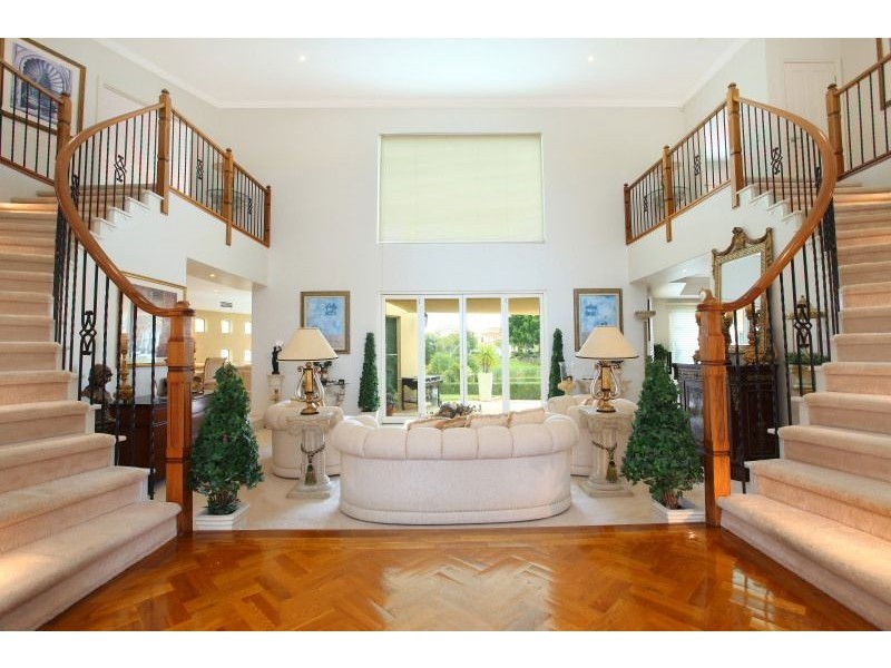 35 Istana View, Clear Island Waters QLD 4226