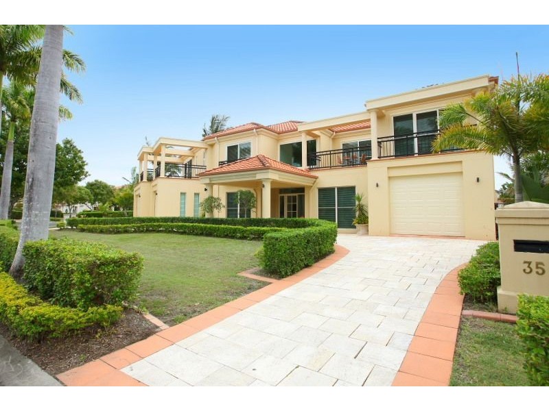 35 Istana View, Clear Island Waters QLD 4226