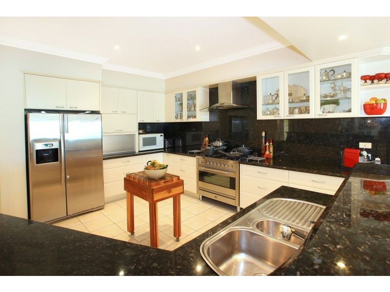 35 Istana View, Clear Island Waters QLD 4226