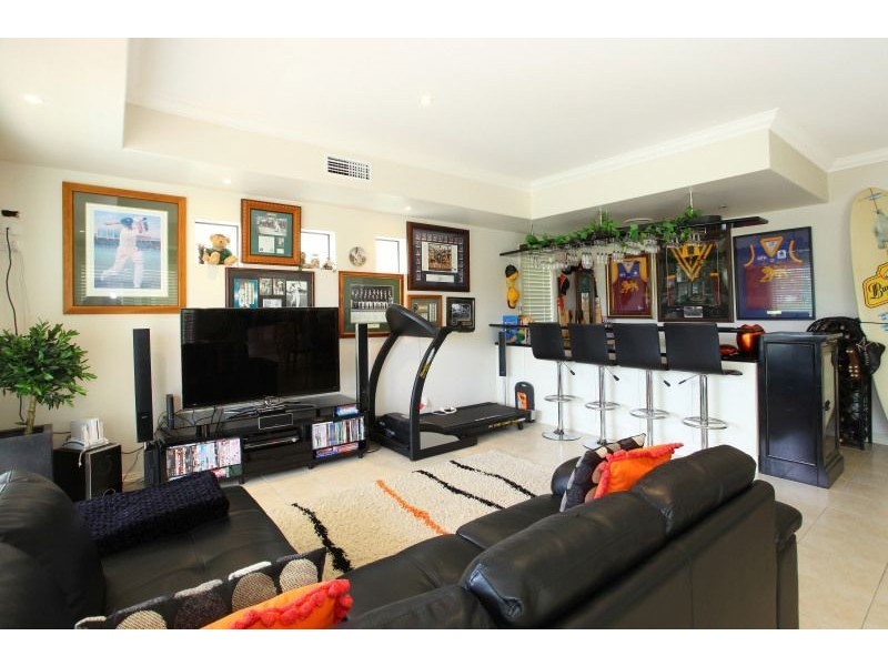 35 Istana View, Clear Island Waters QLD 4226