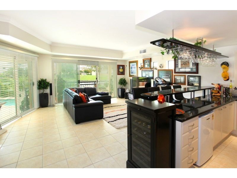 35 Istana View, Clear Island Waters QLD 4226