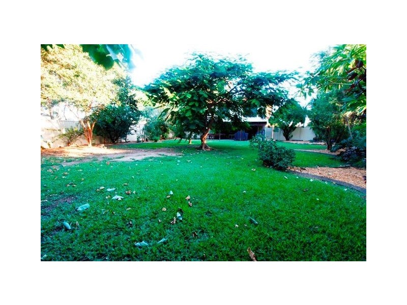 8 Cruiser Court, Mermaid Waters QLD 4218