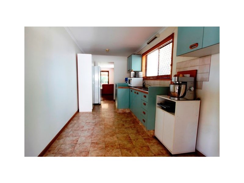 8 Cruiser Court, Mermaid Waters QLD 4218