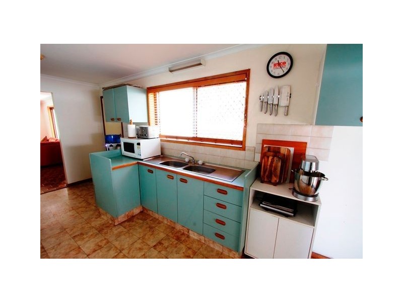 8 Cruiser Court, Mermaid Waters QLD 4218