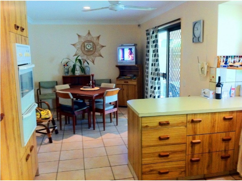 5 Wagin Court, Mermaid Waters QLD 4218