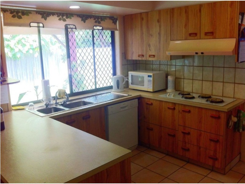 5 Wagin Court, Mermaid Waters QLD 4218