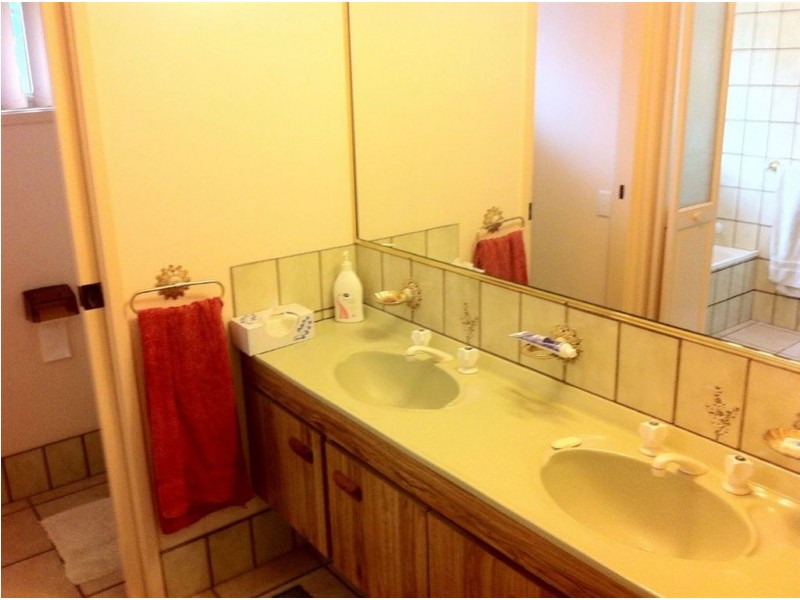 5 Wagin Court, Mermaid Waters QLD 4218