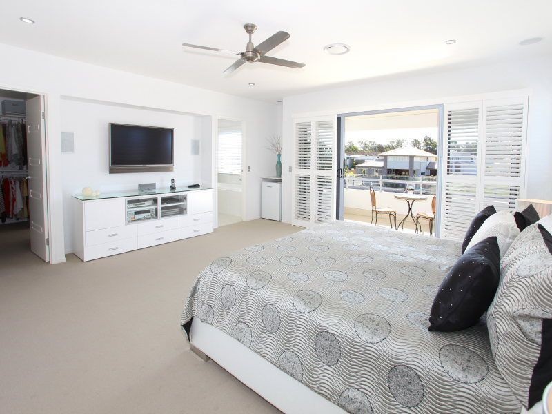 23 Middle Quay Drive, Biggera Waters QLD 4216