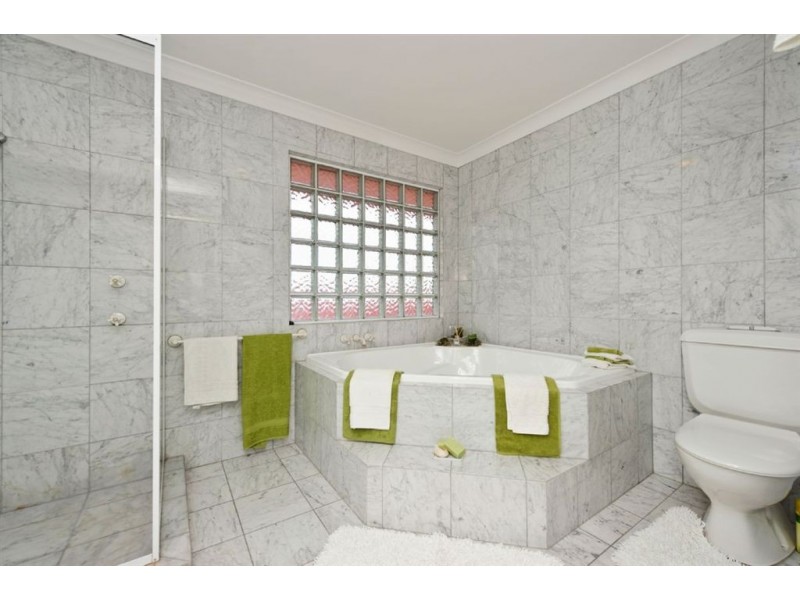 63 Pebble Beach Drive, Runaway Bay QLD 4216