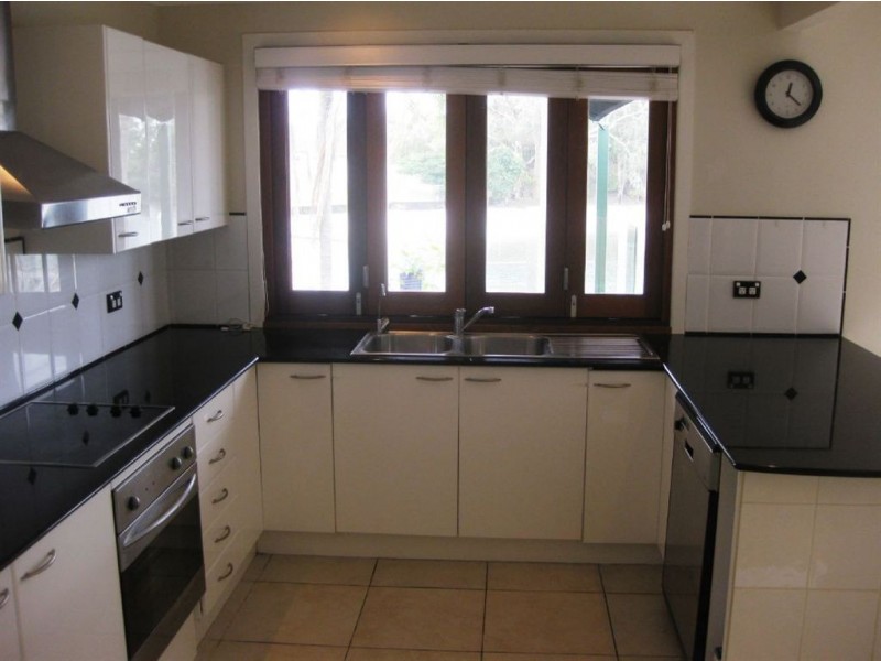 12 Beverley Cres, Broadbeach Waters QLD 4218