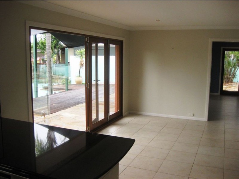 12 Beverley Cres, Broadbeach Waters QLD 4218