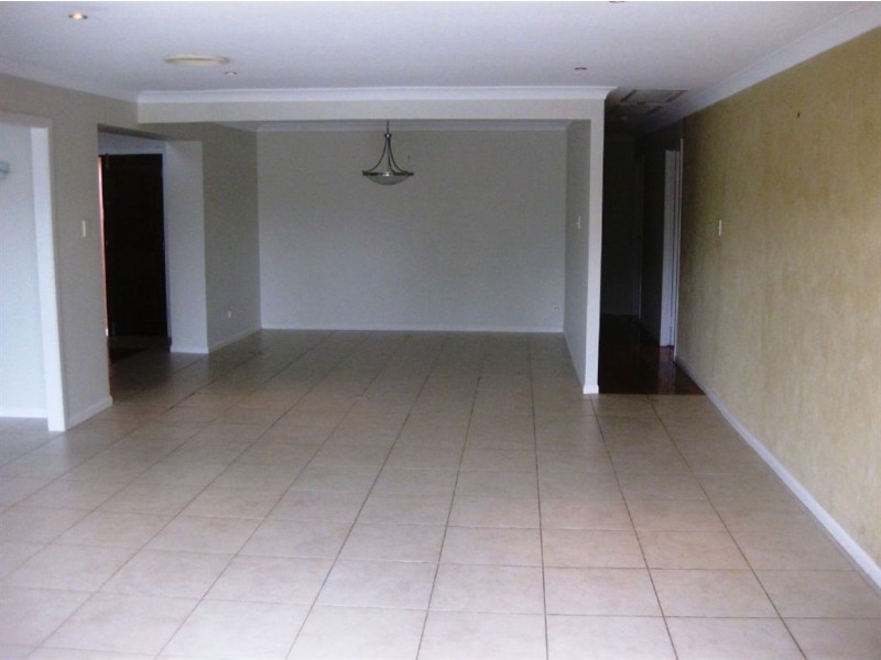 12 Beverley Cres, Broadbeach Waters QLD 4218