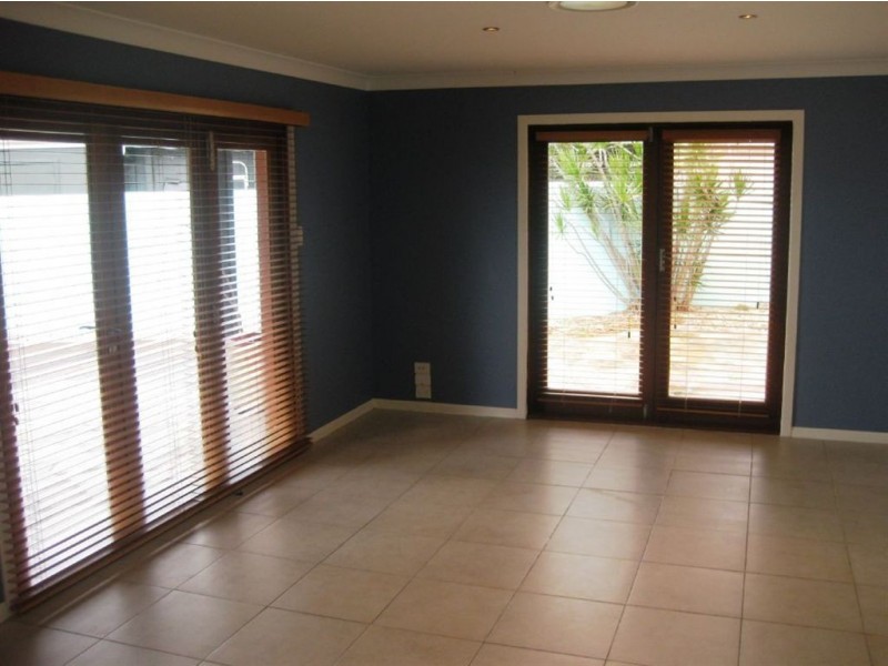 12 Beverley Cres, Broadbeach Waters QLD 4218