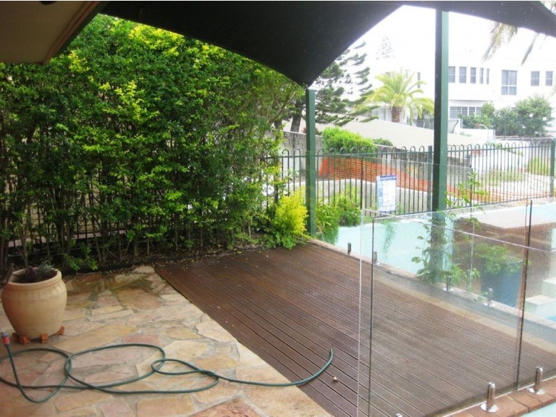 12 Beverley Cres, Broadbeach Waters QLD 4218