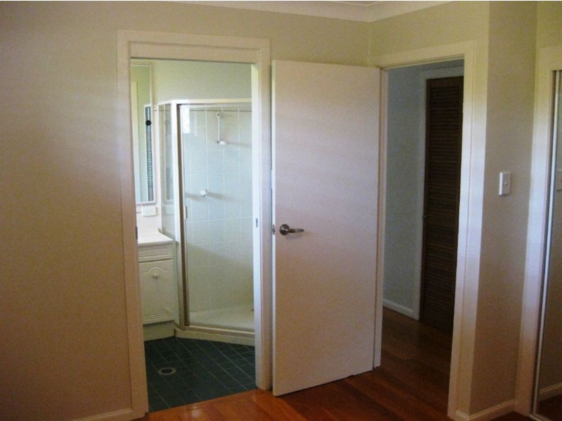 12 Beverley Cres, Broadbeach Waters QLD 4218