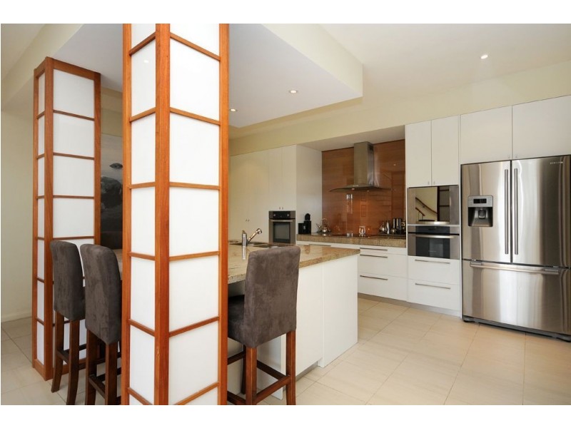 33 Kincaid Drive, Highland Park QLD 4211