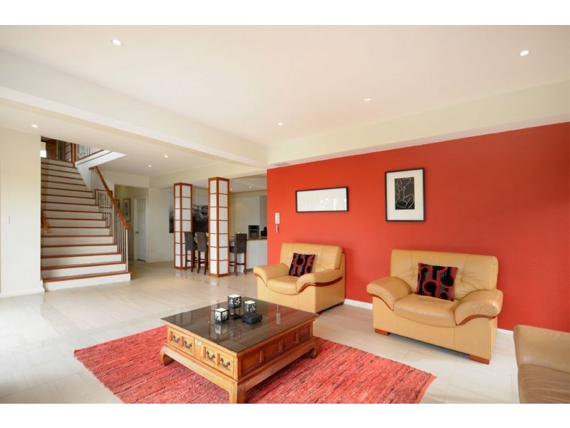 33 Kincaid Drive, Highland Park QLD 4211