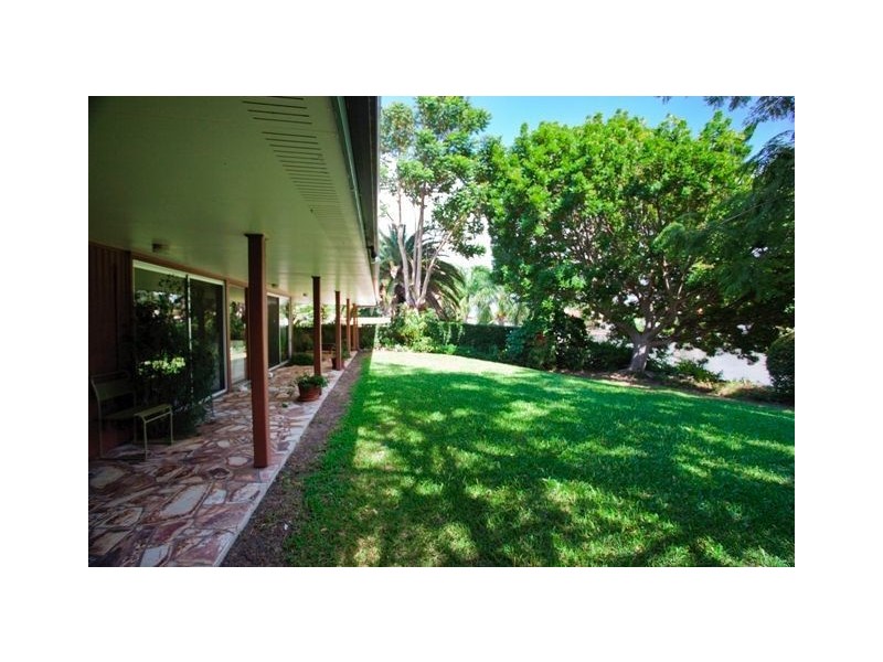 207-209 Monaco Street, Broadbeach Waters QLD 4218