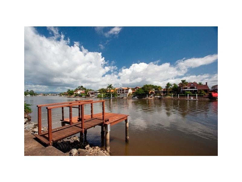 207-209 Monaco Street, Broadbeach Waters QLD 4218