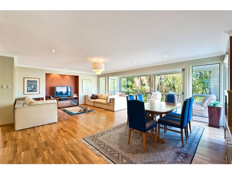 64 River Crescent, Broadbeach Waters QLD 4218