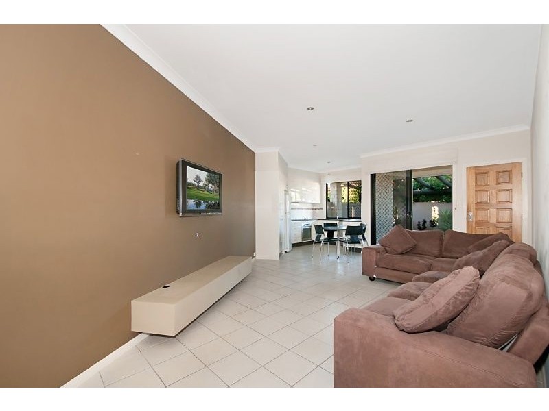 5/2 Marciana Crescent, Varsity Lakes QLD 4227