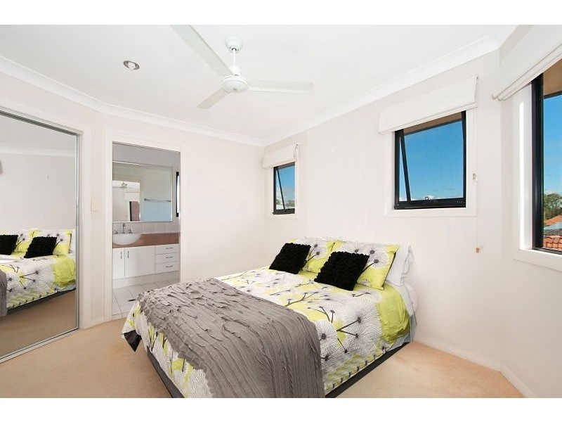 5/2 Marciana Crescent, Varsity Lakes QLD 4227