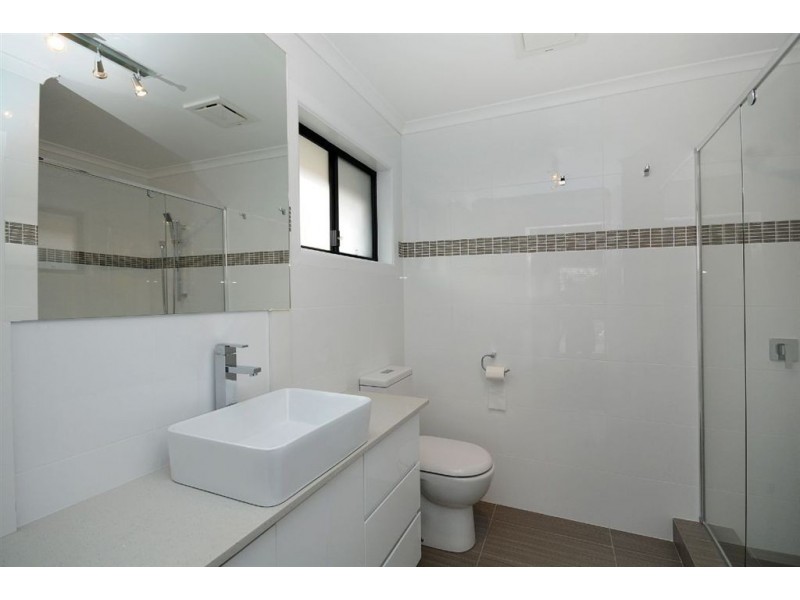13 Sundowner Court, Mermaid Waters QLD 4218