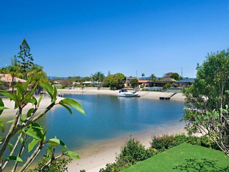 10 Meredith Dr, Broadbeach Waters QLD 4218