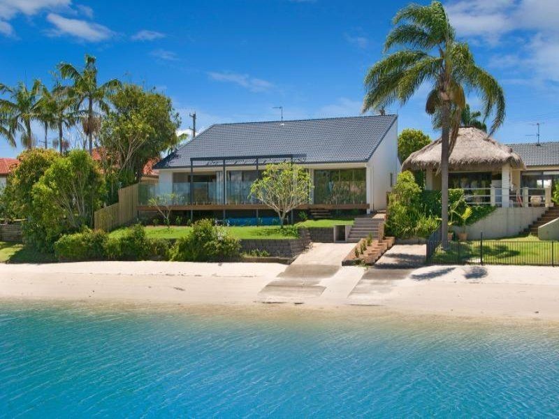 10 Meredith Dr, Broadbeach Waters QLD 4218