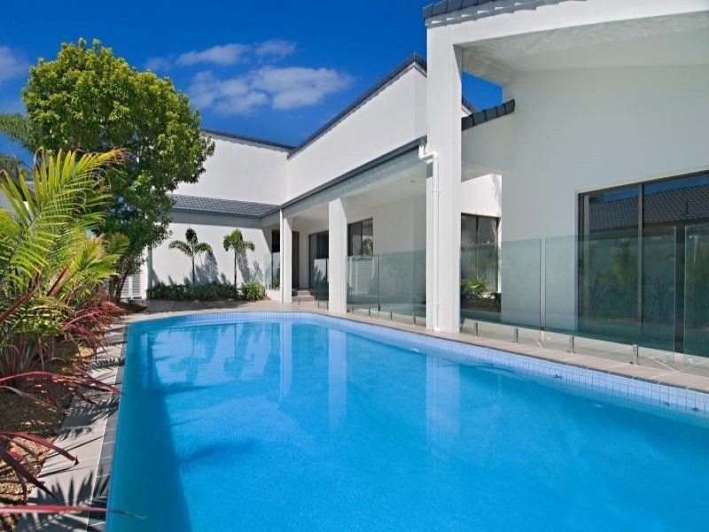 10 Meredith Dr, Broadbeach Waters QLD 4218