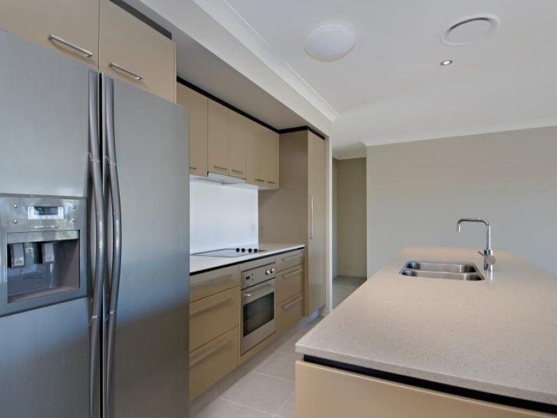 10 Meredith Dr, Broadbeach Waters QLD 4218
