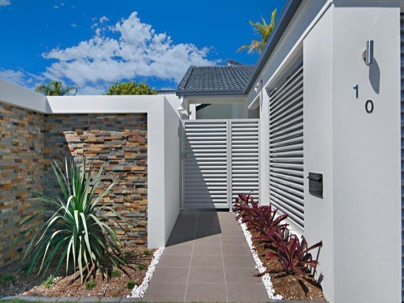 10 Meredith Dr, Broadbeach Waters QLD 4218